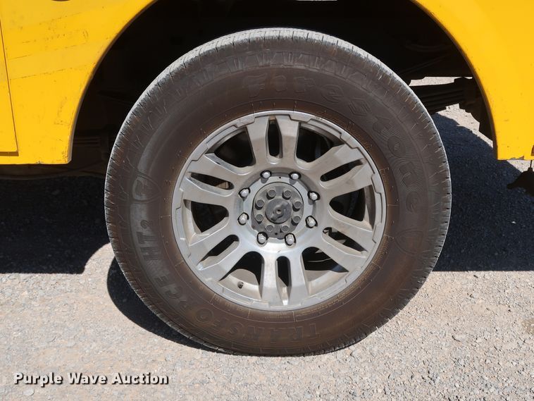 image for item IY9137 2015 Chevrolet Silverado 3500HD  utility bed pickup truck