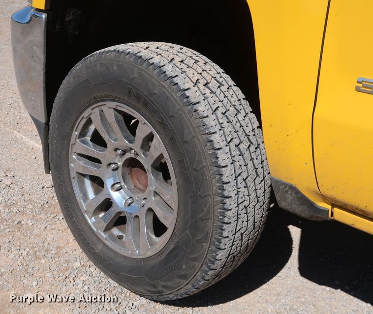 image for item IY9137 2015 Chevrolet Silverado 3500HD  utility bed pickup truck