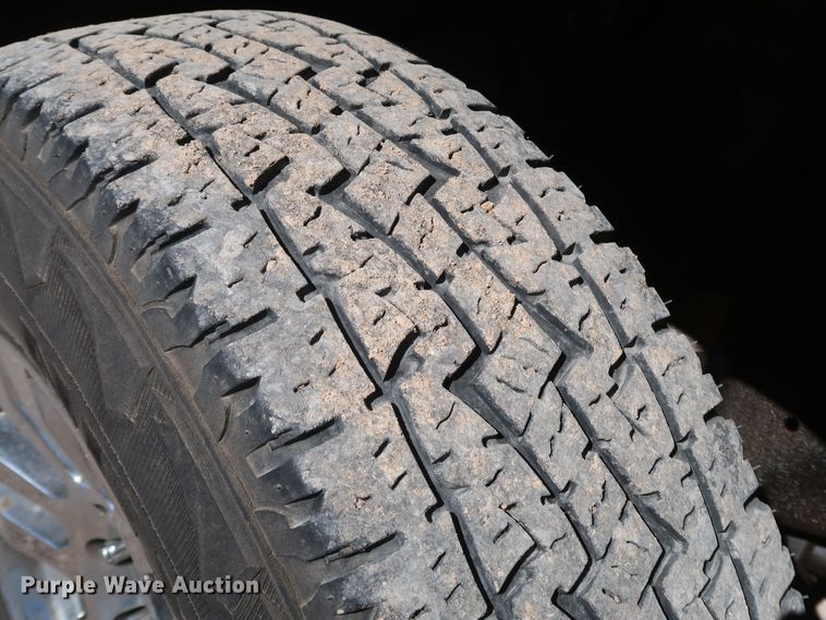 image for item IY9137 2015 Chevrolet Silverado 3500HD  utility bed pickup truck