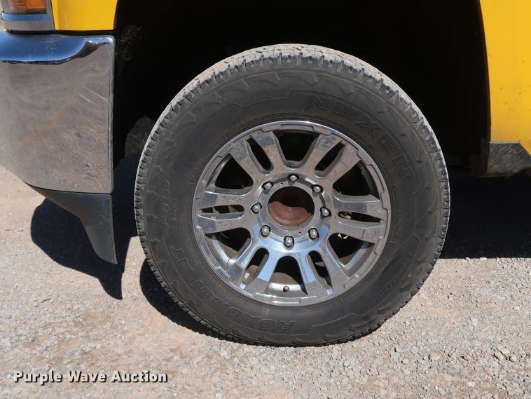 image for item IY9137 2015 Chevrolet Silverado 3500HD  utility bed pickup truck