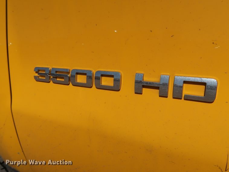 image for item IY9137 2015 Chevrolet Silverado 3500HD  utility bed pickup truck