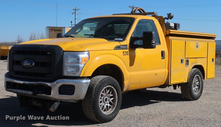 image for item IY9141 2016 Ford F350 Super Duty  utility bed pickup truck