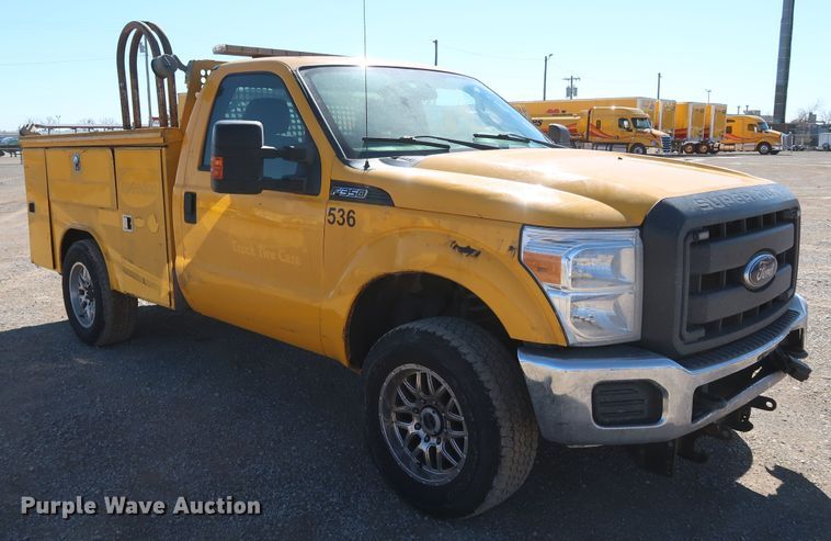 image for item IY9141 2016 Ford F350 Super Duty  utility bed pickup truck