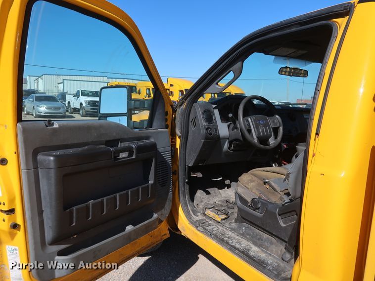 image for item IY9141 2016 Ford F350 Super Duty  utility bed pickup truck