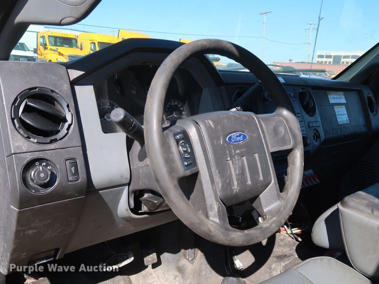 image for item IY9141 2016 Ford F350 Super Duty  utility bed pickup truck