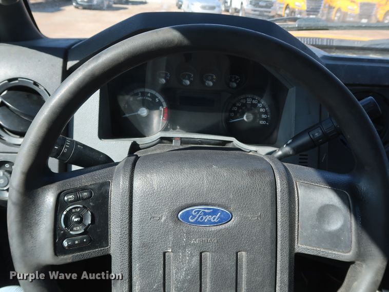 image for item IY9141 2016 Ford F350 Super Duty  utility bed pickup truck