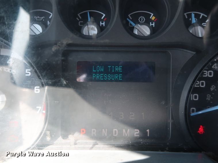 image for item IY9141 2016 Ford F350 Super Duty  utility bed pickup truck