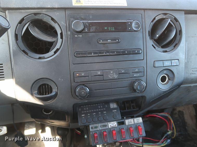 image for item IY9141 2016 Ford F350 Super Duty  utility bed pickup truck