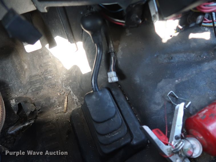 image for item IY9141 2016 Ford F350 Super Duty  utility bed pickup truck