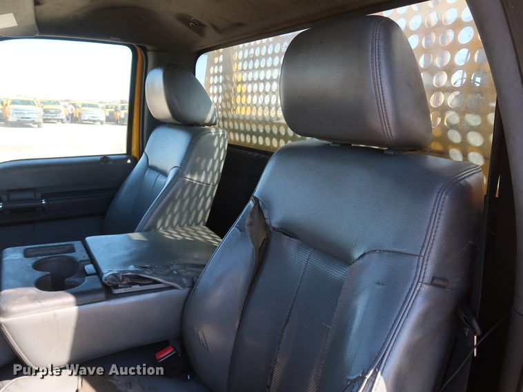 image for item IY9141 2016 Ford F350 Super Duty  utility bed pickup truck