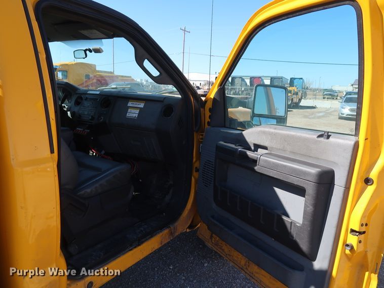 image for item IY9141 2016 Ford F350 Super Duty  utility bed pickup truck