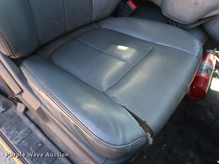 image for item IY9141 2016 Ford F350 Super Duty  utility bed pickup truck