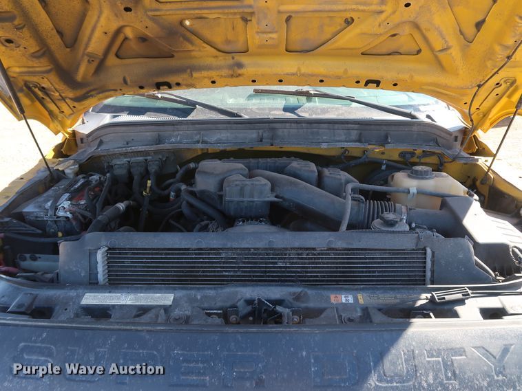 image for item IY9141 2016 Ford F350 Super Duty  utility bed pickup truck