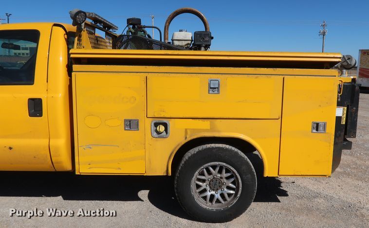 image for item IY9141 2016 Ford F350 Super Duty  utility bed pickup truck