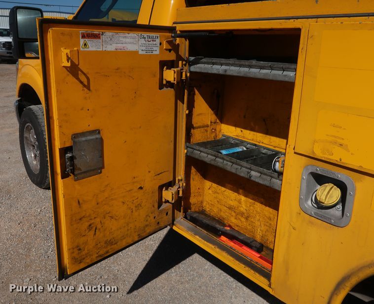 image for item IY9141 2016 Ford F350 Super Duty  utility bed pickup truck