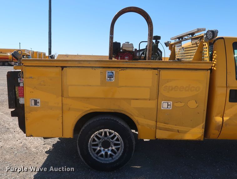 image for item IY9141 2016 Ford F350 Super Duty  utility bed pickup truck