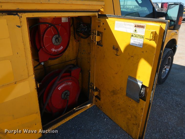 image for item IY9141 2016 Ford F350 Super Duty  utility bed pickup truck