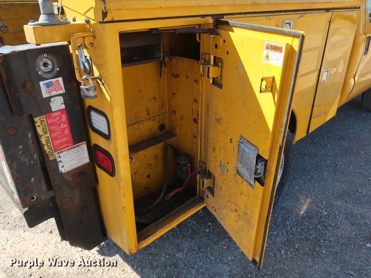 image for item IY9141 2016 Ford F350 Super Duty  utility bed pickup truck