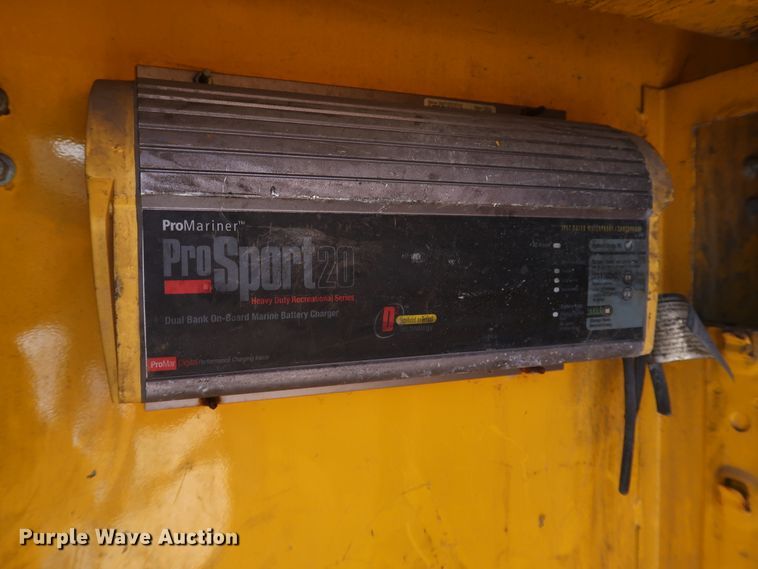 image for item IY9141 2016 Ford F350 Super Duty  utility bed pickup truck