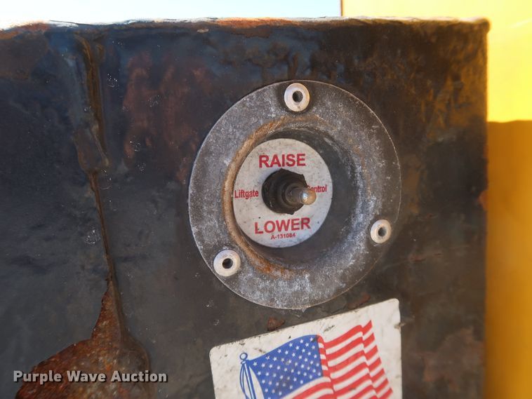 image for item IY9141 2016 Ford F350 Super Duty  utility bed pickup truck