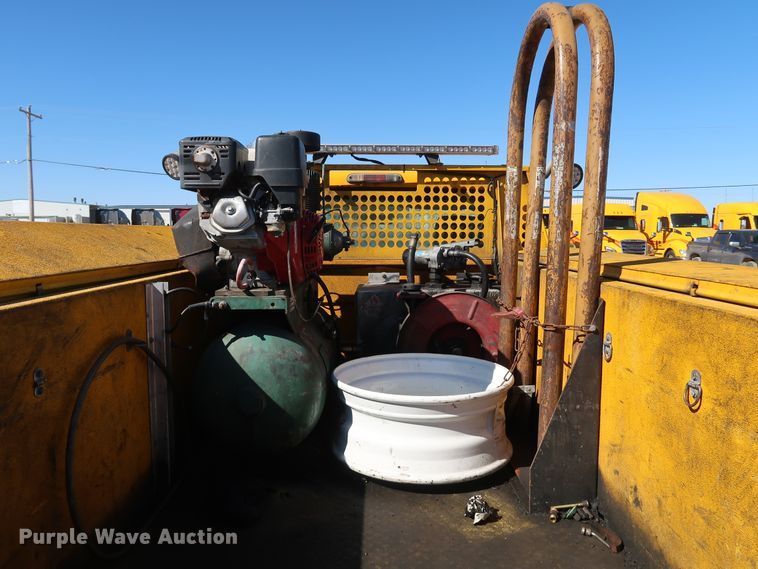 image for item IY9141 2016 Ford F350 Super Duty  utility bed pickup truck