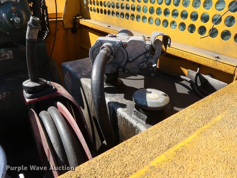 image for item IY9141 2016 Ford F350 Super Duty  utility bed pickup truck