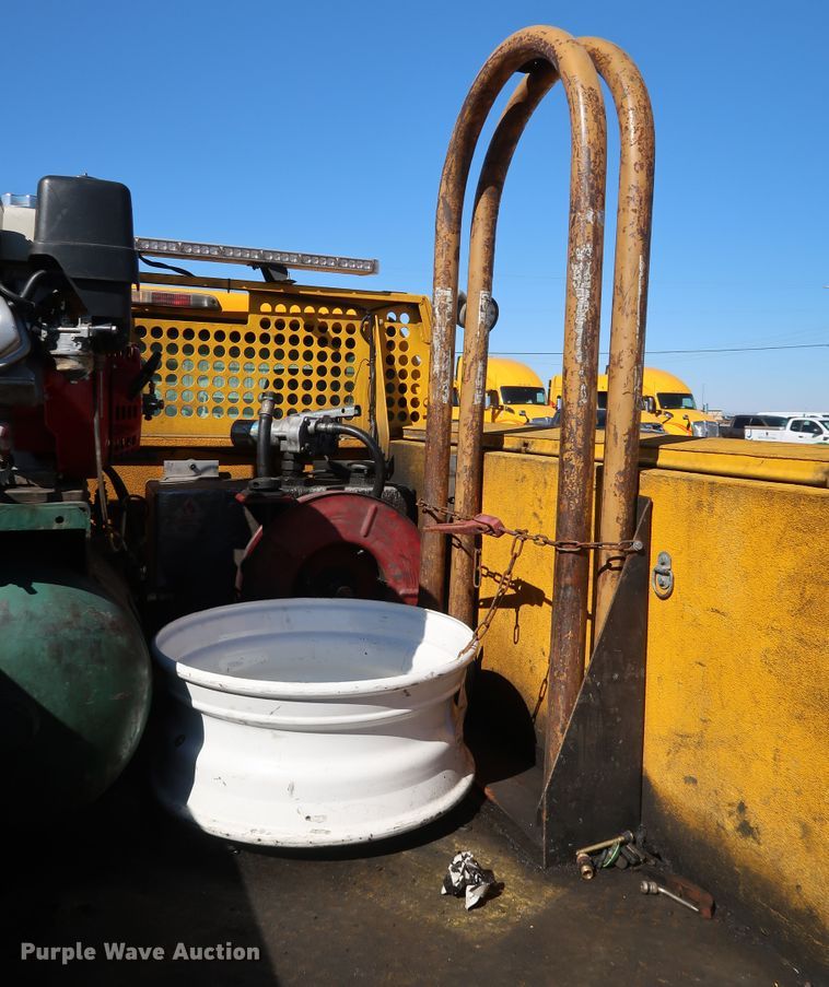 image for item IY9141 2016 Ford F350 Super Duty  utility bed pickup truck