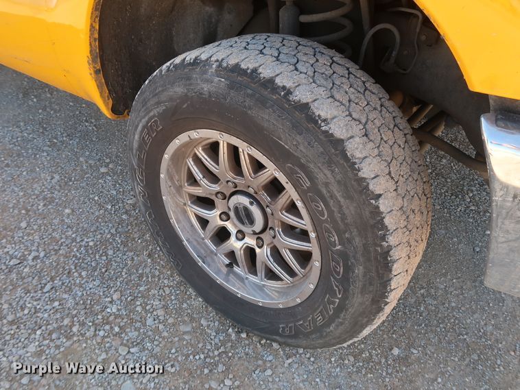 image for item IY9141 2016 Ford F350 Super Duty  utility bed pickup truck