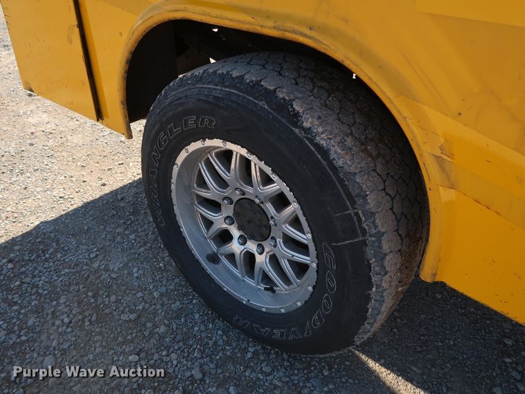 image for item IY9141 2016 Ford F350 Super Duty  utility bed pickup truck