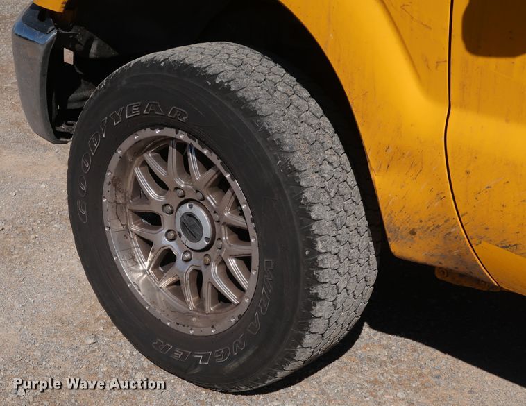 image for item IY9141 2016 Ford F350 Super Duty  utility bed pickup truck