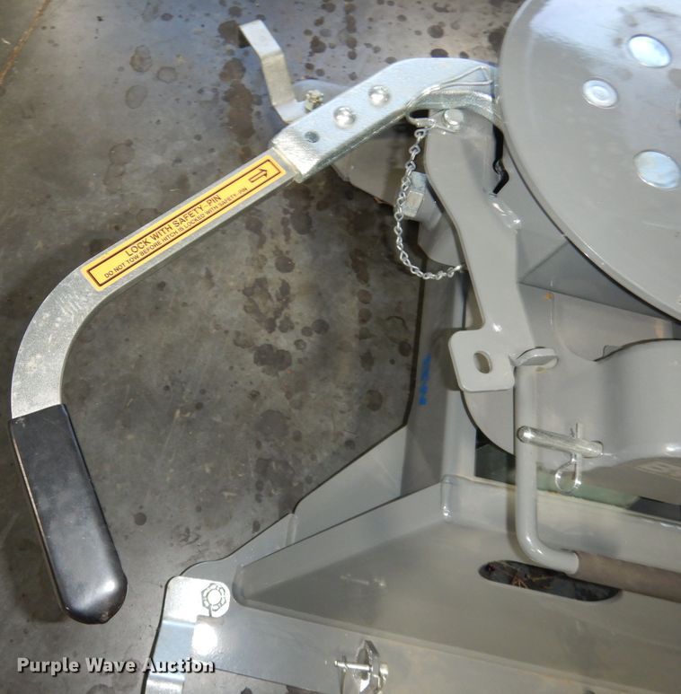 image for item JE9573 B&W Companion RVB3700  fifth wheel hitch