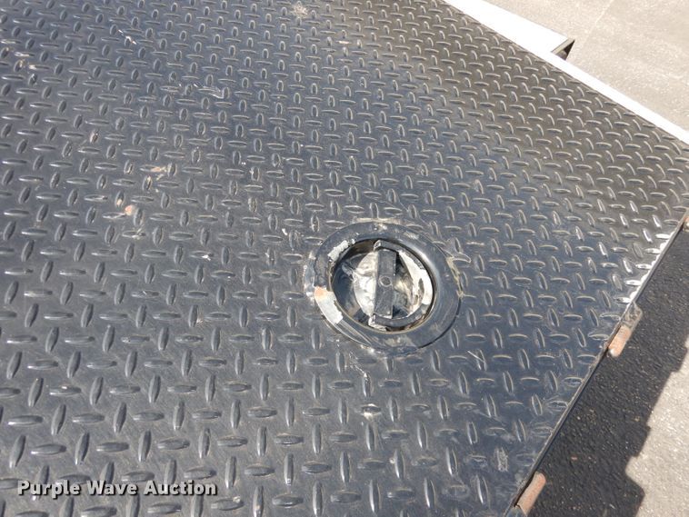 image for item JE9574 2018 Diamond C  car trailer