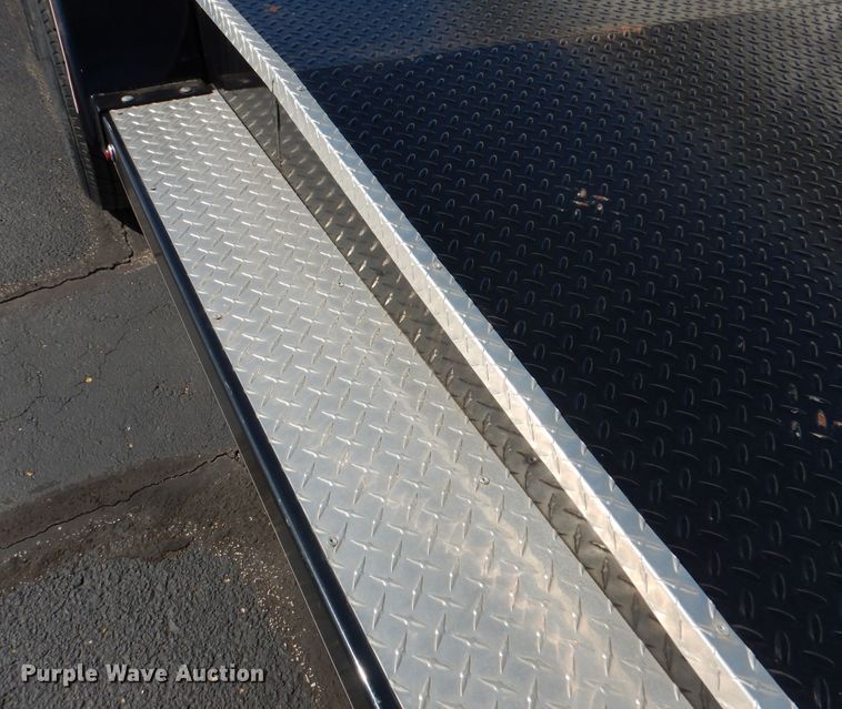 image for item JE9574 2018 Diamond C  car trailer