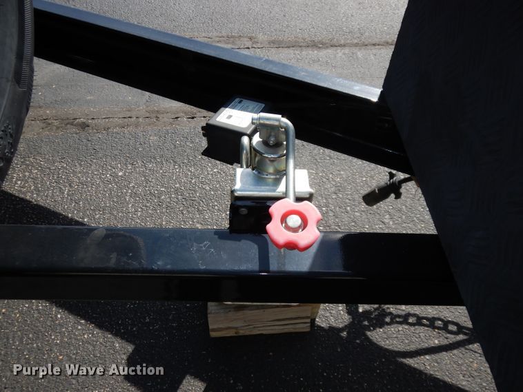 image for item JE9574 2018 Diamond C  car trailer