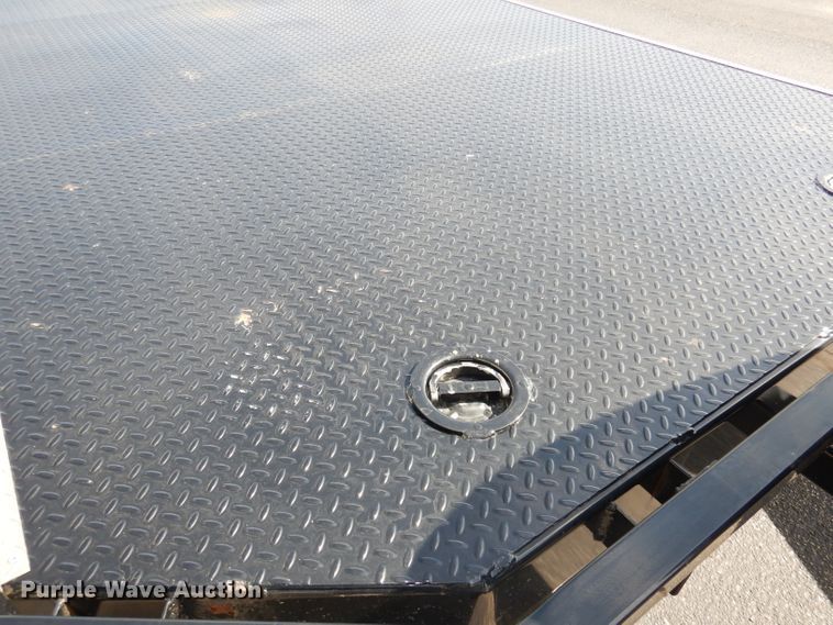 image for item JE9574 2018 Diamond C  car trailer