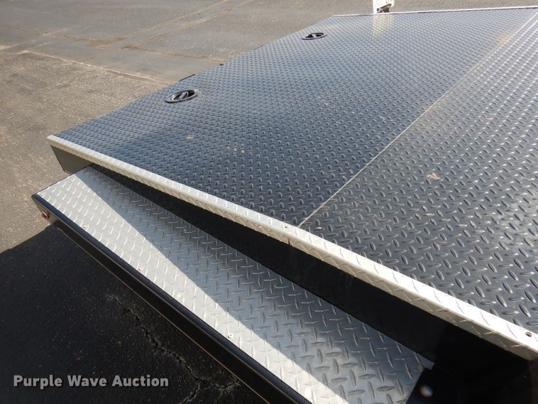 image for item JE9574 2018 Diamond C  car trailer