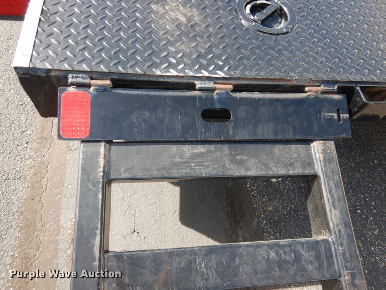 image for item JE9574 2018 Diamond C  car trailer