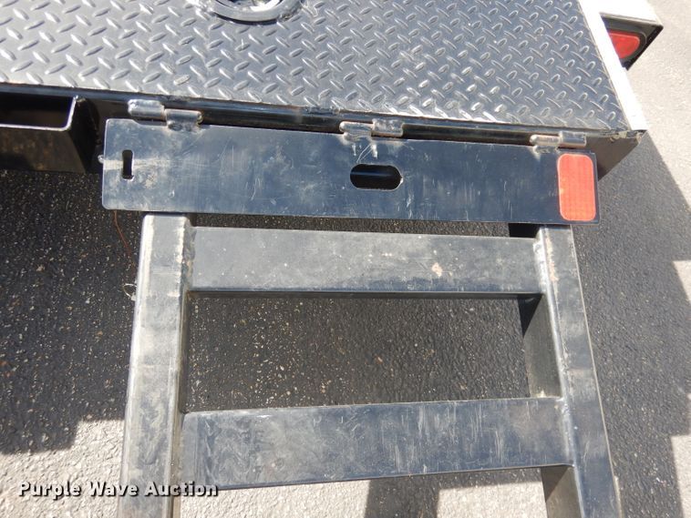 image for item JE9574 2018 Diamond C  car trailer