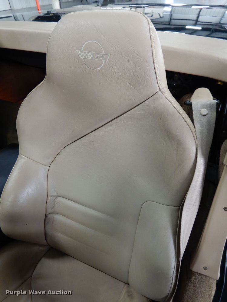 image for item JE9616 1994 Chevrolet Corvette 2LT  convertible