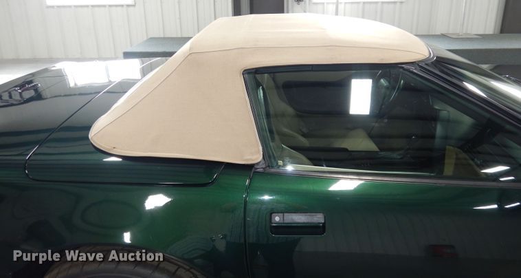 image for item JE9616 1994 Chevrolet Corvette 2LT  convertible