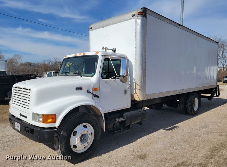 image for item JE9884 1996 International 4900  box truck
