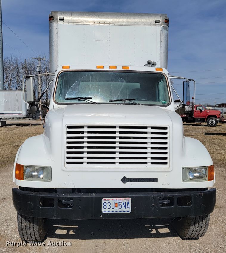 image for item JE9884 1996 International 4900  box truck