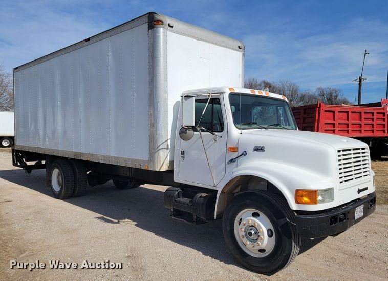 image for item JE9884 1996 International 4900  box truck