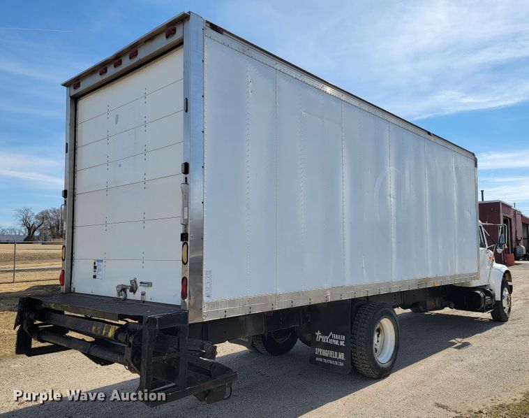 image for item JE9884 1996 International 4900  box truck