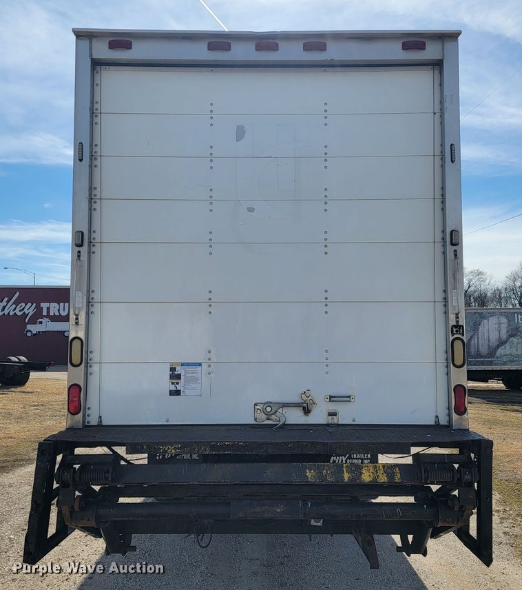 image for item JE9884 1996 International 4900  box truck