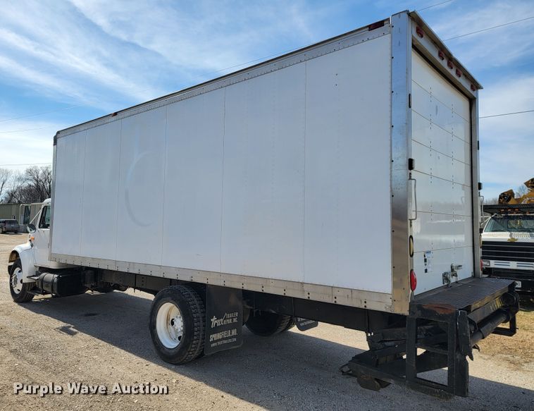 image for item JE9884 1996 International 4900  box truck