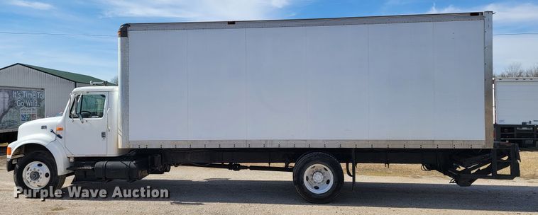 image for item JE9884 1996 International 4900  box truck