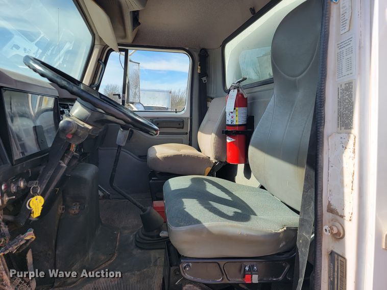 image for item JE9884 1996 International 4900  box truck