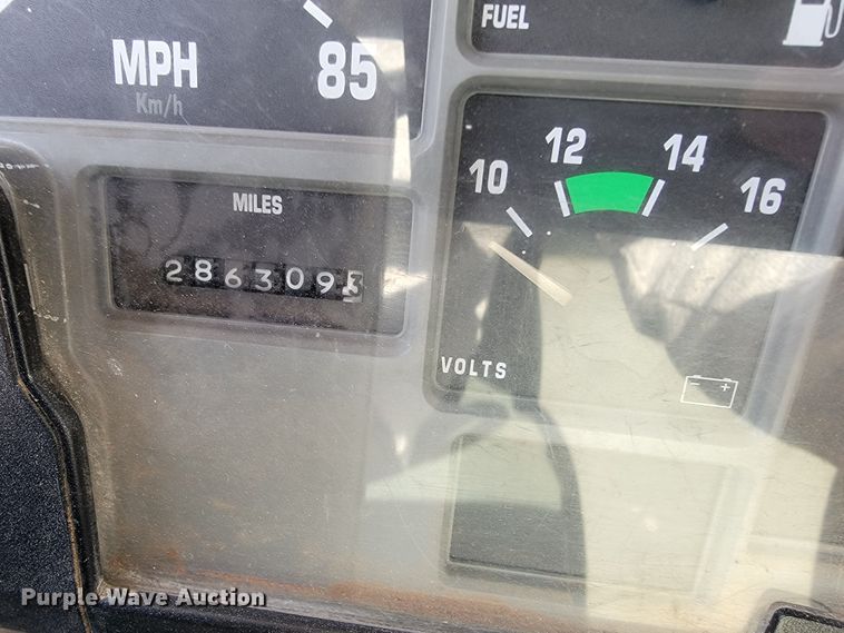 image for item JE9884 1996 International 4900  box truck