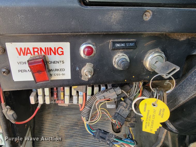 image for item JE9884 1996 International 4900  box truck